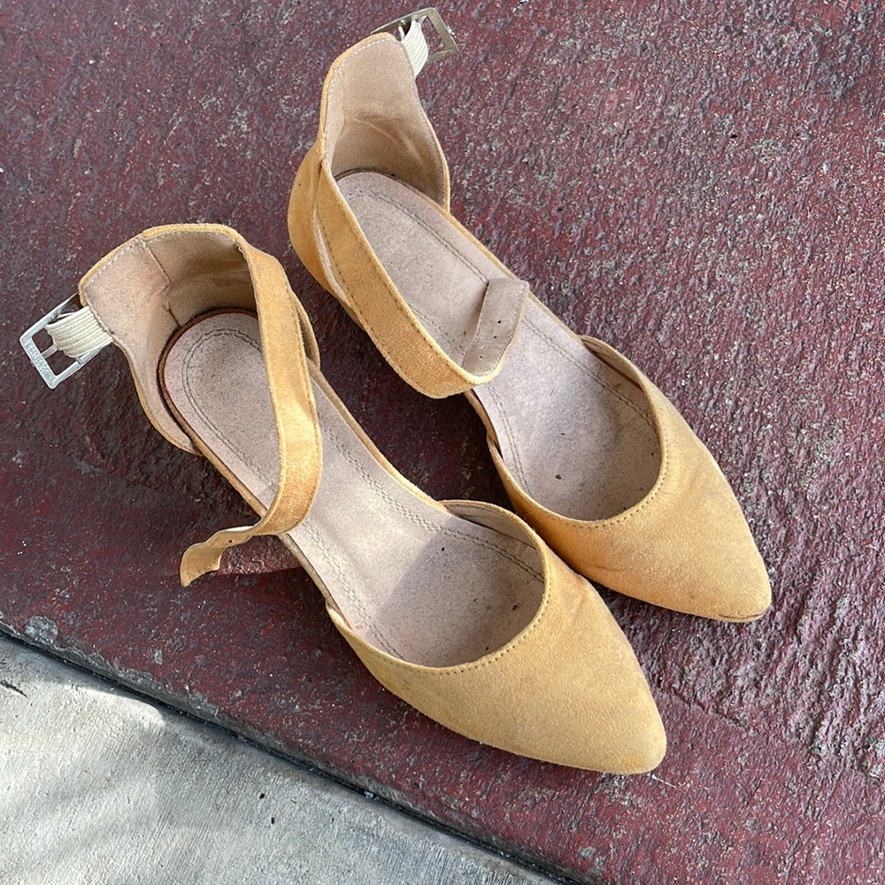 Yellow chunky heel pointed toe. Size 6.5. Worn.